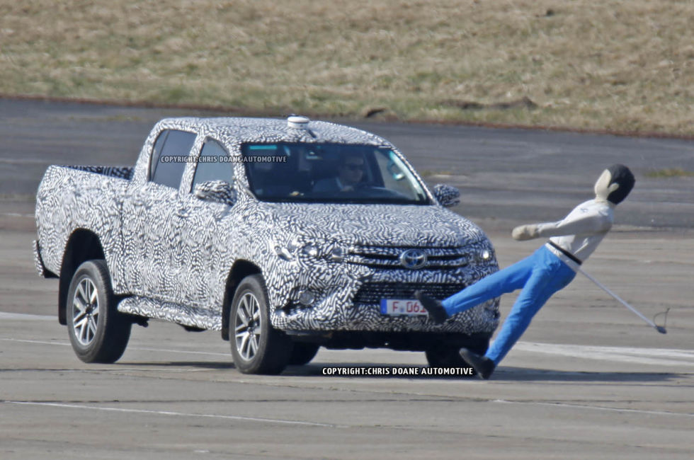 cdauto_toyotahilux_42115_1.jpg