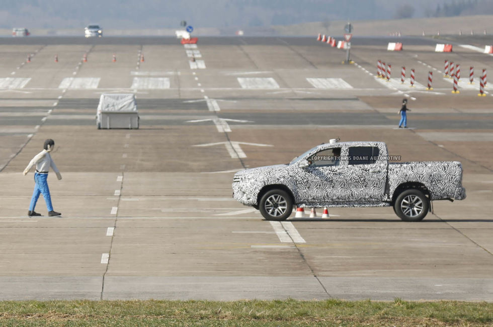 cdauto_toyotahilux_42115_4.jpg