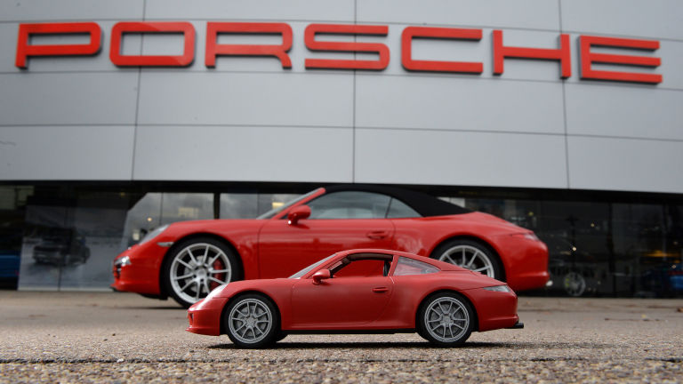 http://roa.h-cdn.co/assets/16/06/768x432/gallery-1454951785-high-911-carrera-s-playmobil-911-carrera-s-cabriolet-2015-porsche-ag.jpg