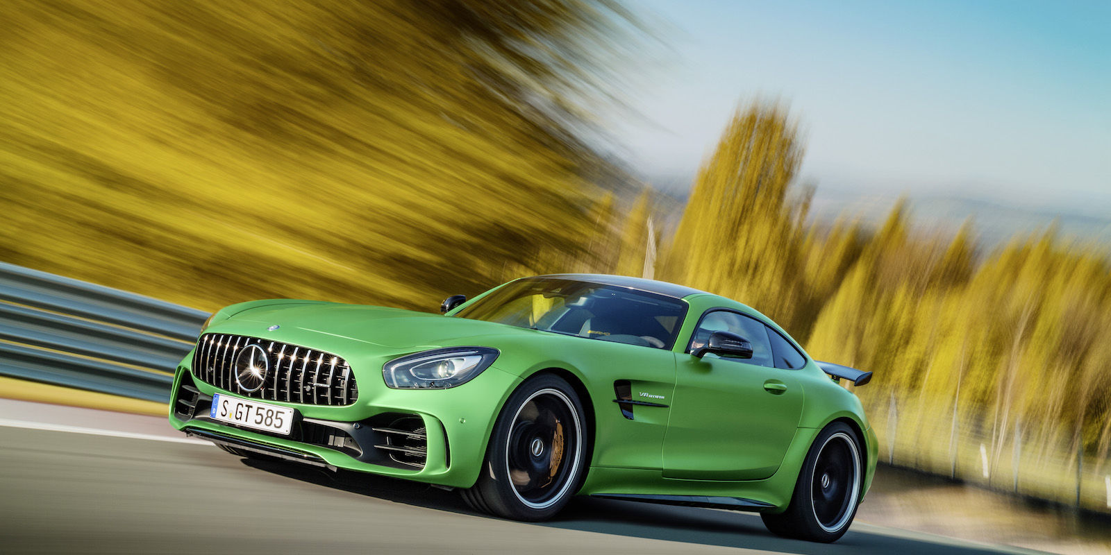 The 2017 Mercedes-AMG GT R Is a 577-HP Monster Designed to Destroy