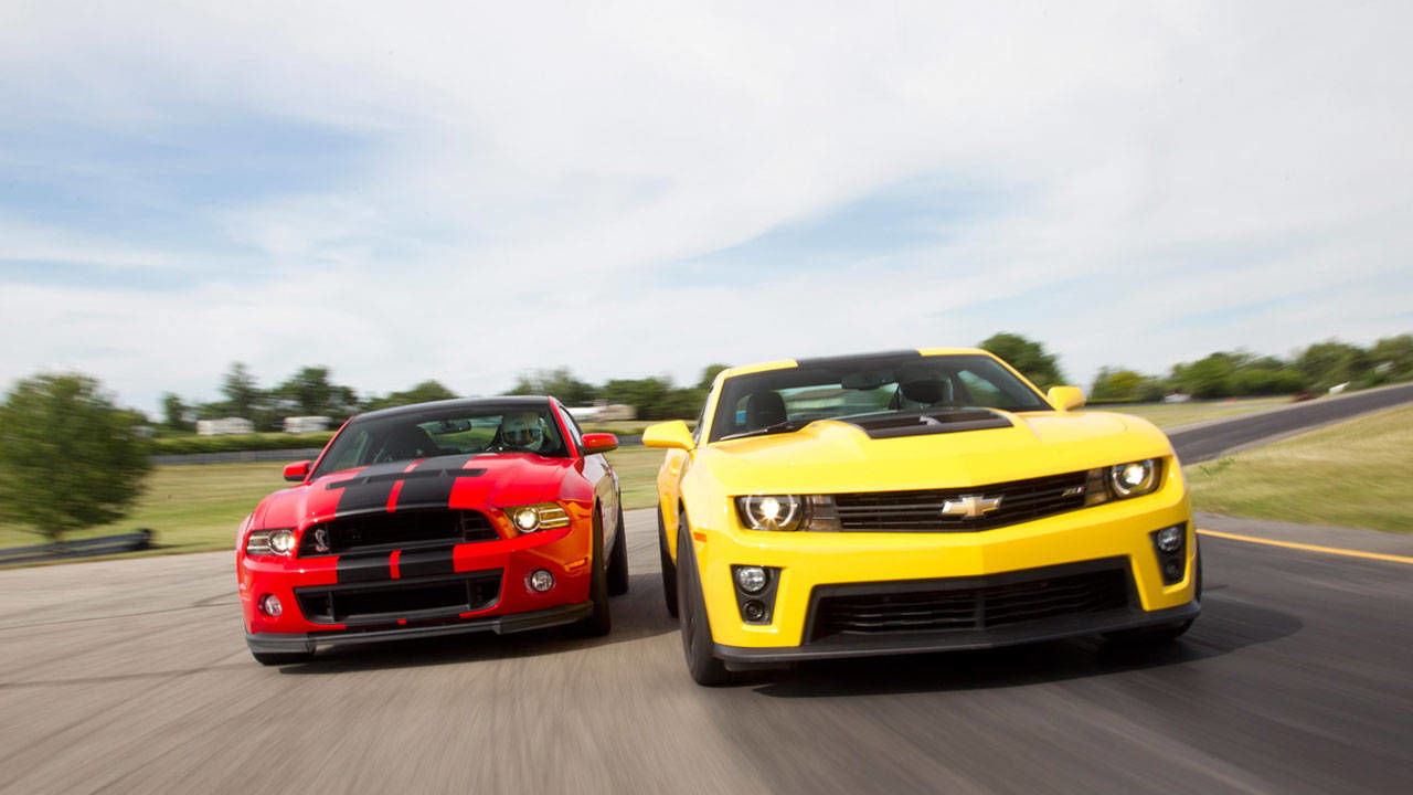 Chevy camaro vs ford mustang gt500 #1