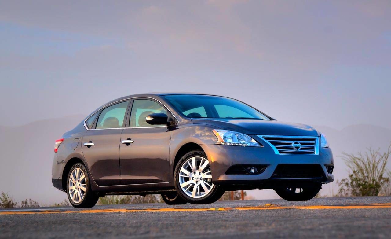 Photos: 2013 Nissan Sentra SR Photos: 2013 Nissan Sentra SR