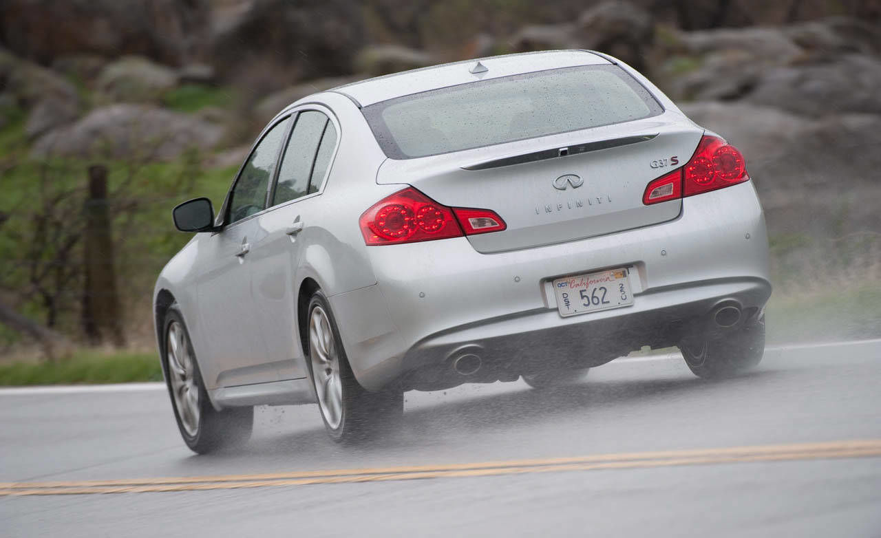 Photos: 2010 Infiniti G37S Sport