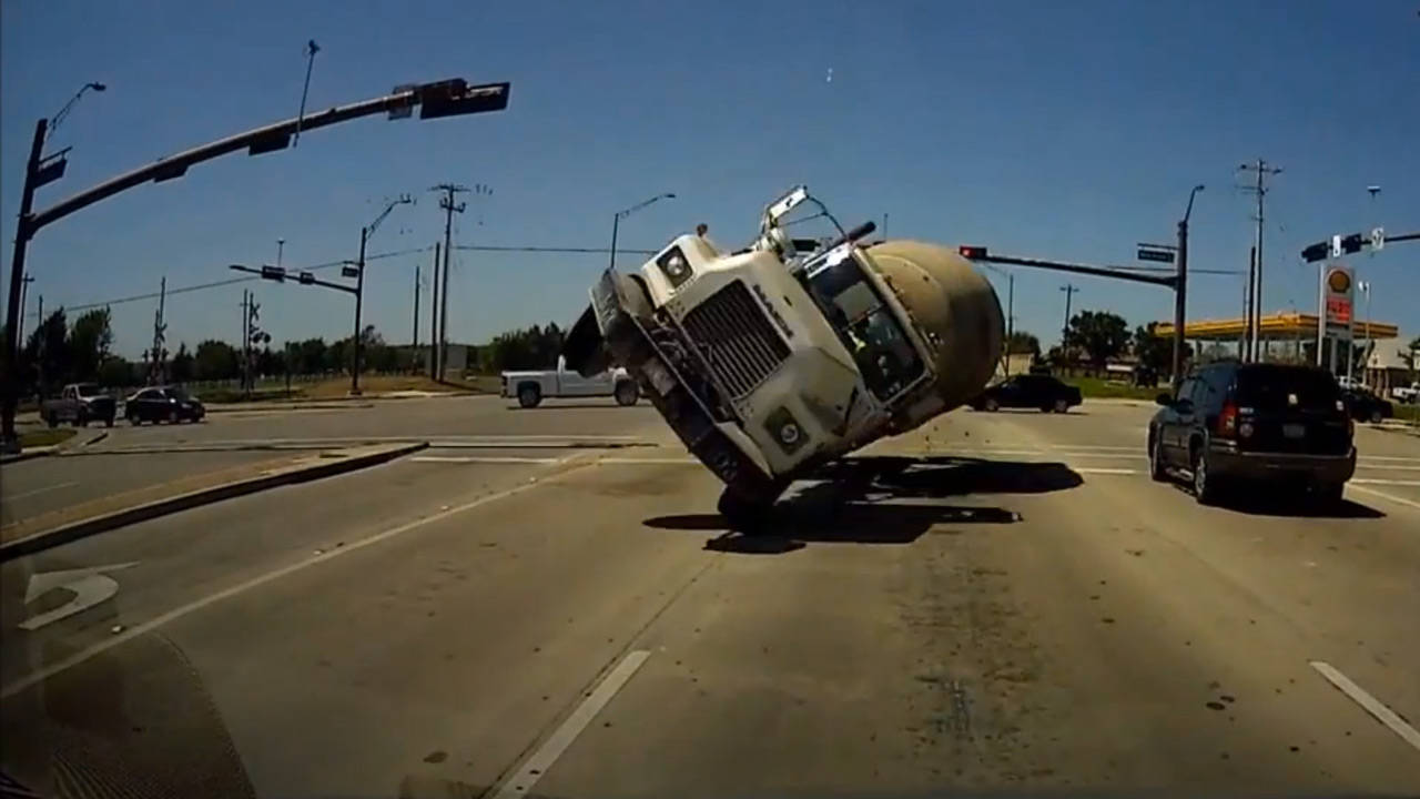 Dashcam captures terrifying cementmixer headon crash Video